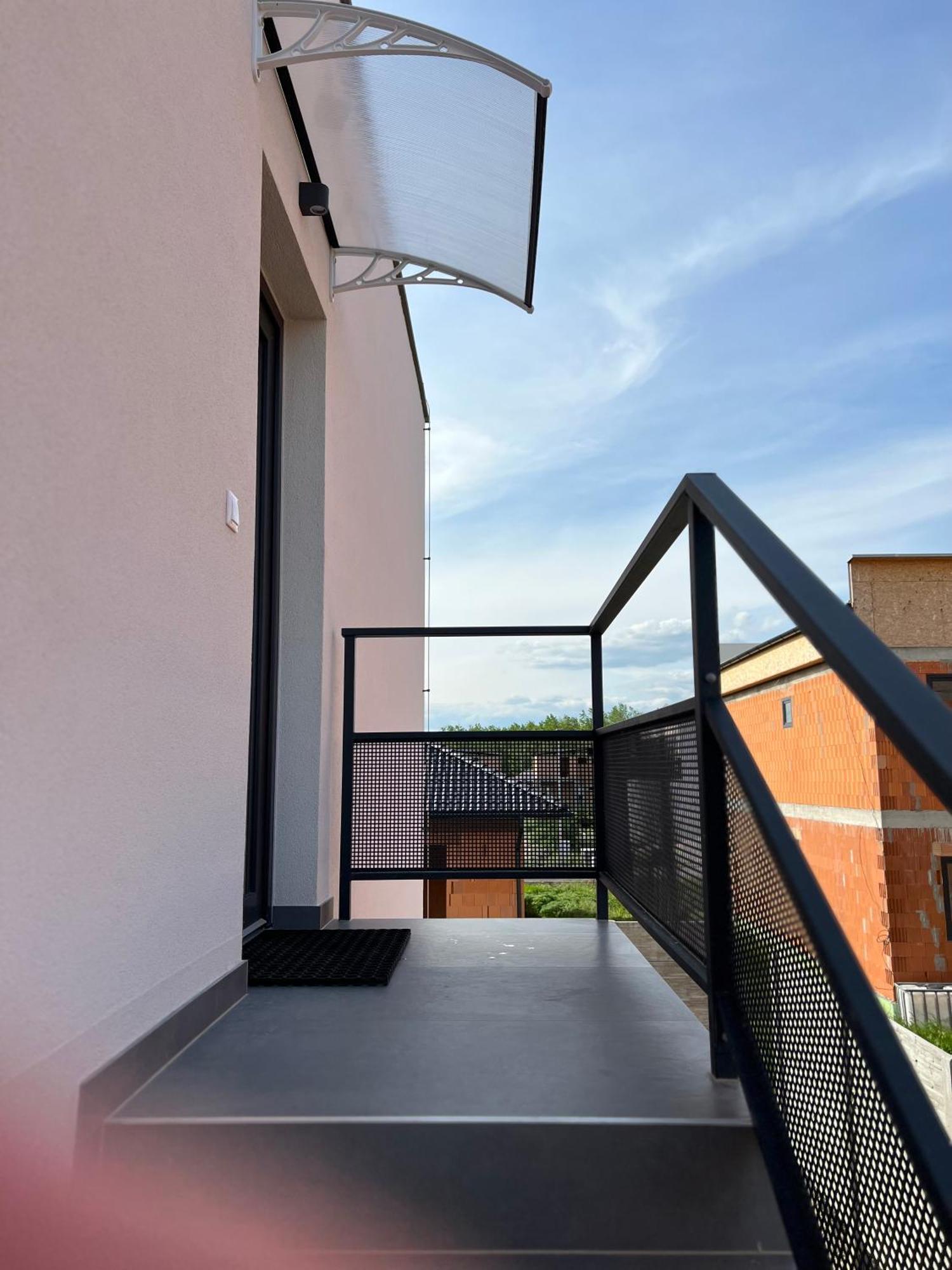 Nesvady Apartmany Catalina מראה חיצוני תמונה