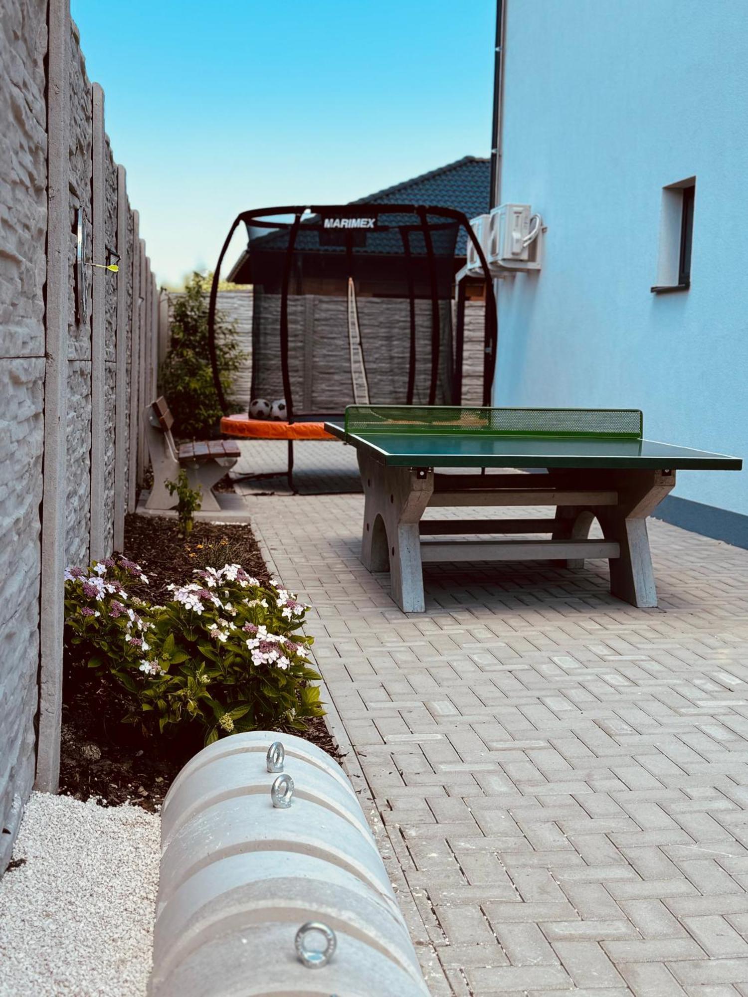 Nesvady Apartmany Catalina מראה חיצוני תמונה